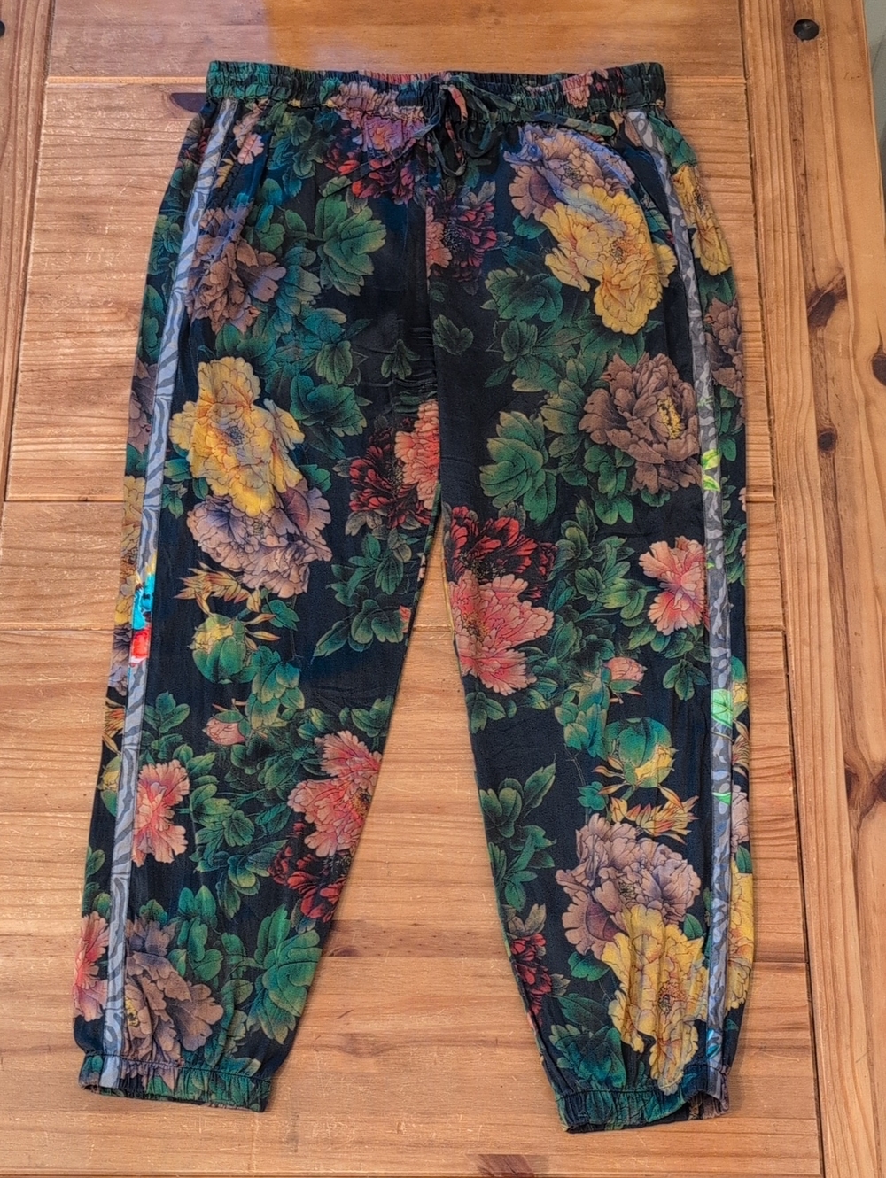 Johnny Was Silk Blend Navy And Floral Pants, Size Large